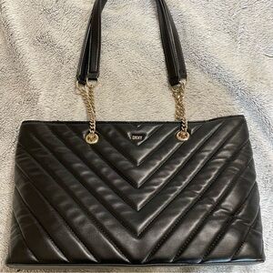 VIVIAN BLACK QUILTED CHEVRON TOTE PURSE